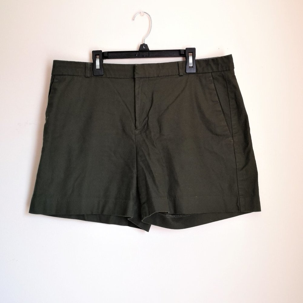 NWOT Banana Republic Women's Green Flat-front Chino Short Size 10